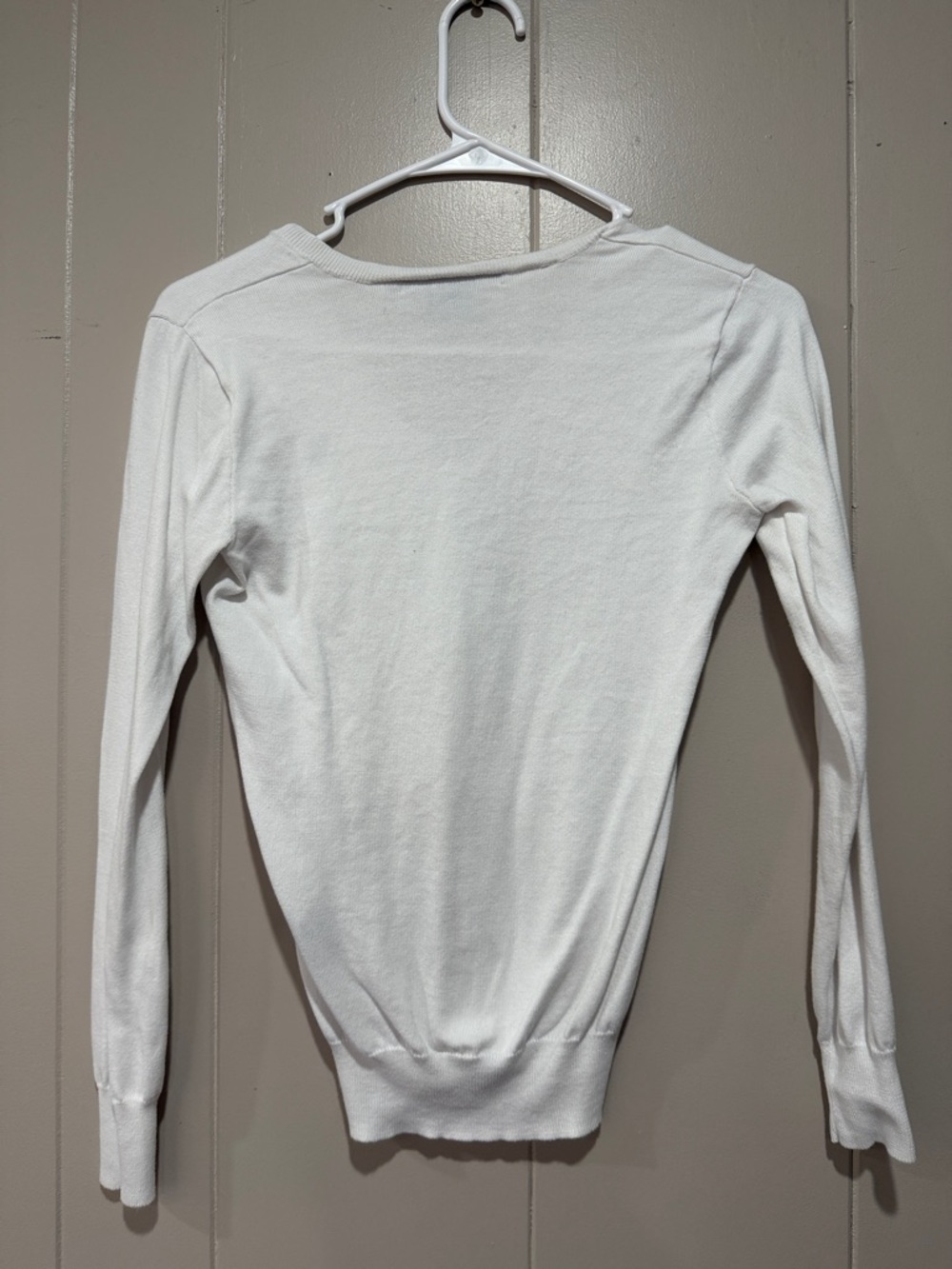 Ralph Lauren Cream V-Neck Long Sleeve Sweater with Navy Polo Emblem - Picture 4 of 4
